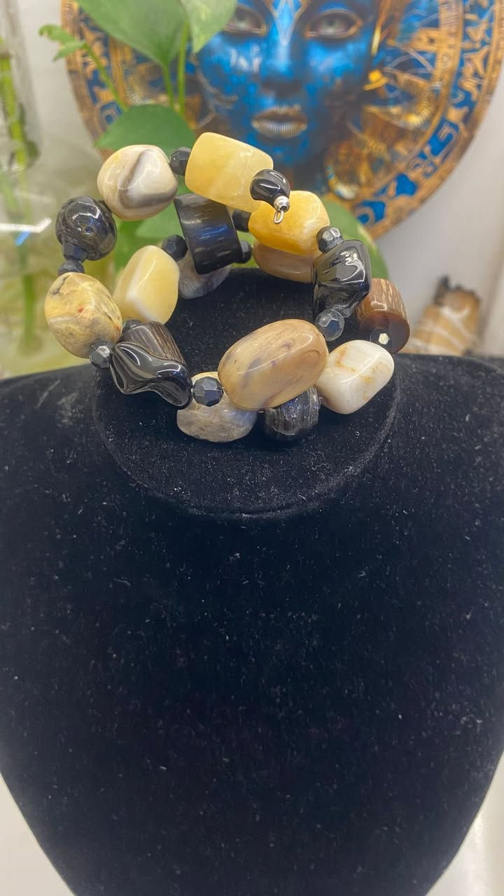 نوادر 
✨
ليست كل القطع تُخلق لتتكرر…

في عالم إيزيس،
هناك قطع تُصنع مرة واحدة فقط…
وكأنها اختارت صاحبتها قبل أن تُعرض.

💎 نوادرنا ليست مجرد أحجار،
بل طاقة نادرة…
حضور لا يُشبه أحد…
وقصة لا تُروى إلا لمن يمتلكها.

كل تفصيلة فيها خُلقت بعناية،
لتكون لكِ وحدك…
لا نسخة ثانية، ولا روح مشابهة.

✨ إن شعرتِ بأن قطعة نادتك…
فهي لكِ بالفعل.

— إيزيس | حيثُ الفخامة تبدأ من الطاقة


**إذا كنت صاحب هذا الإعلان وتريد حذفه لأي سبب، رجاءا أرسل رسالة إلى الدعم الفني**