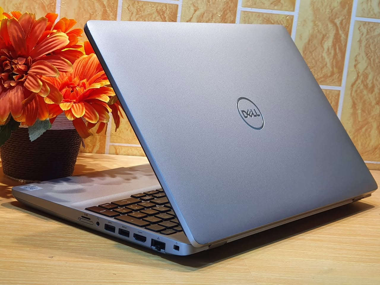 Dell Precision 3551 🔥🔥
لابتوب خاص للمُهندسين و المُصممين و الألعاب مع كارت شاشة خارجي قوي

⭕ Core i7-10TH-HQ (أسرع فئة H  - الجيل العاشر) 🔥

⭕ RAM 16 GB DDR4  👌🔥

⭕ SSD 512 GB M2  ✈️🔥

⭕ NVIDIA Quadro M620 4 GB 🔥💪

⭕ شاشة 15.6 بوصة full hd 👌 

⭕ كيبورد ضوئي
السعر 600 الف


**إذا كنت صاحب هذا الإعلان وتريد حذفه لأي سبب، رجاءا أرسل رسالة إلى الدعم الفني**