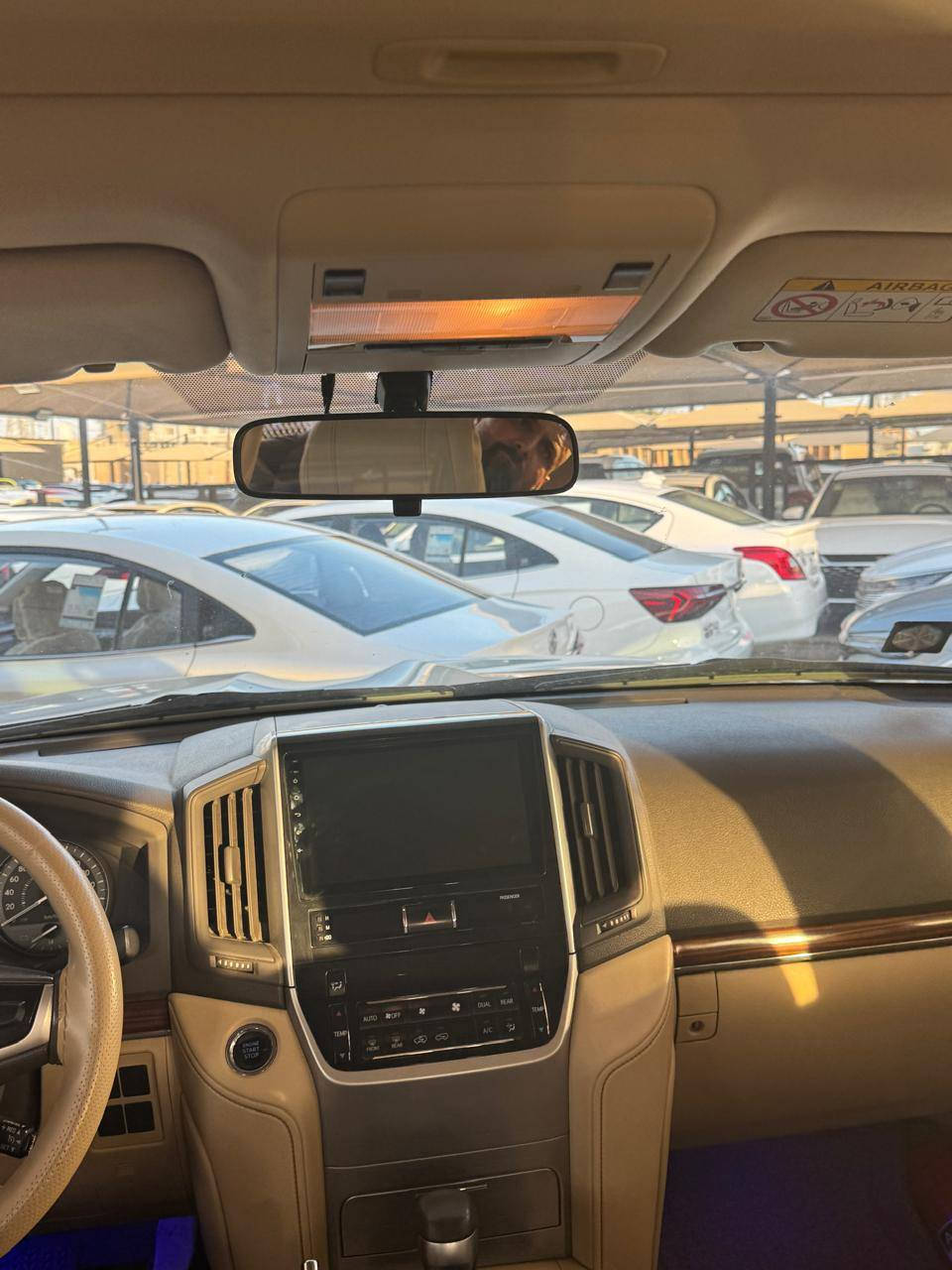 سلام عليكم للبيع فقط ومكلف بنشر لاندكروز موديل ١٧ ابريم كفاله بيها بارد اصبع فقط رقم راعي السياره *********** مكانها كربلاء سعر سياره ٤٦٥ ورقه
