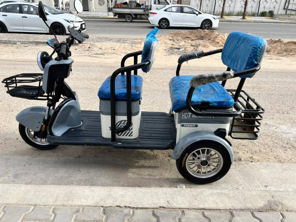 سلام عليكم شباب دراجه ثلاث عجلات اللبيع دراجه بعدها  استخدام شهر فقط معا  وصل شراء موجود دراجه بعدها نضيفه كلش كل غراضها كامله وجاهزه تجي وتفحص وشوف بعينك كل عيب ونقص مابيها. مواصفاتها تخبل 

الموديل 2026
بطاريات دبل  
النوع 3عجلات 
السرع 1.2.3
المقاعد 3وصير مثل ستوته 
جهاز انذار السرقه 
بريكات 3 بل رجل وثنين بل أيد 
كرسي متحرك 
سله خلفيه وسله اماميه 
اشاير رباعيه
تايرات جوبلس 
بريكاتها بل مكان 

اي استفسار اتصال 

***********

العنوان بغداد
