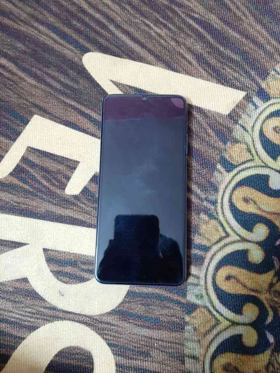 جهاز هونور X7a  اخو الجديد مستعمل شي بسيط نظافته 200/100 ذاكرة 128 رايده 250000 الف بي مجال قليل للتواصل على واتساب ***********
