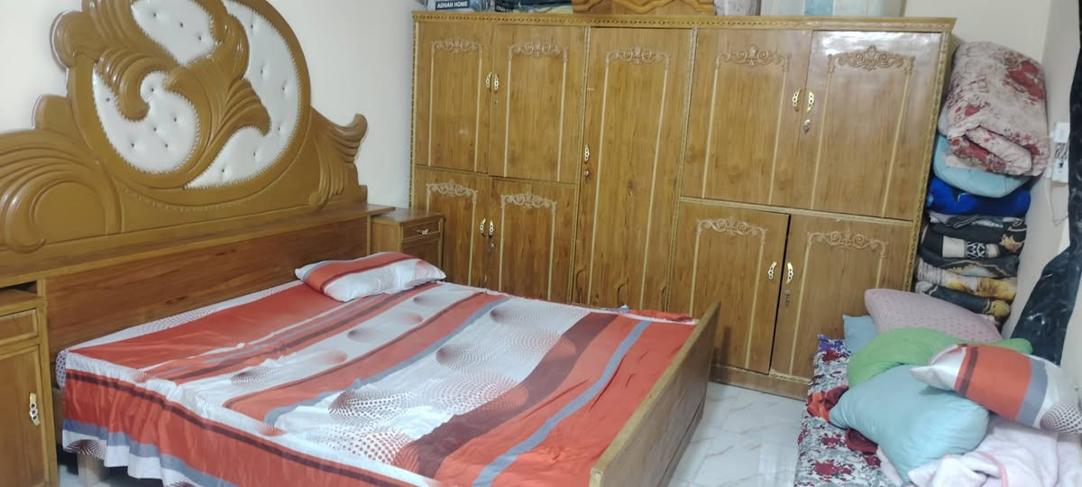 غرفه للبيع مكانه بالدوره سعرها ٦٠٠ وبيه مجال
***********
