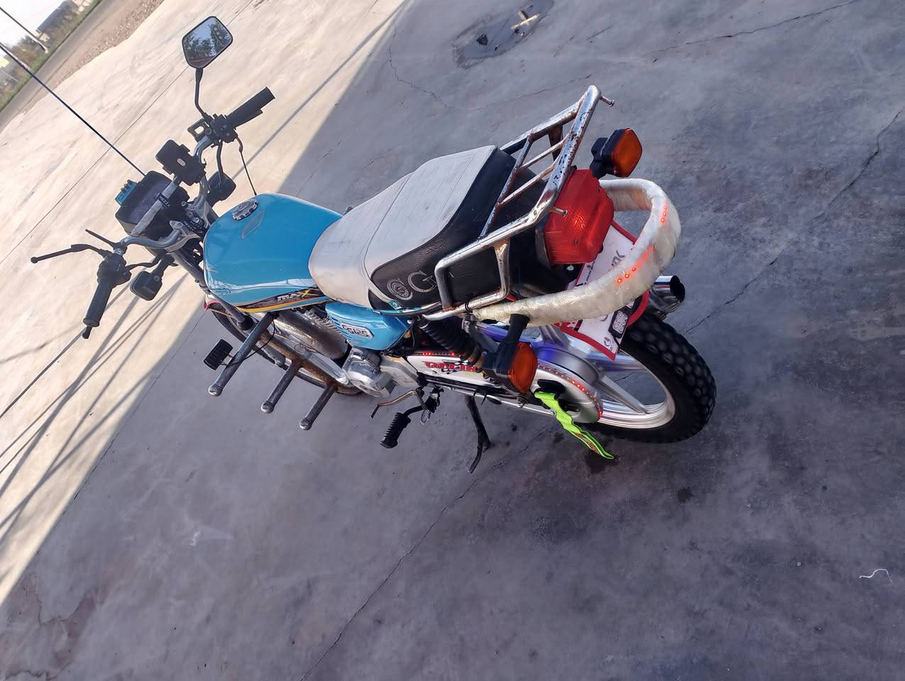 سلام دراجة سيفان البيع او امراوس
الموديل 19امحدث         مكينة او تنكي او صفاحيات 22

محرك خر من الله      كهرباءيات كاملة بس يرادله باتري 

السعر 375اويهة         مجال حك الجية الدراجة بدون او راق

اكقلك سرقة او عشاير.       العنوان اديالى شهربان جسر مهروت اتصل  ***********
