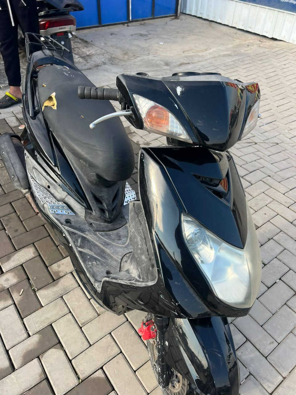 سلام عليكم دراجه سكنس فحل كاببتر بلادي خير من الله كلها شغاله دراجه نكره سلف اصوات ماكو كهرباء شغلات نضوح تبخير ماكو 🚴💫 دبلات طستها حلوه 700 قفل مكاني بياع شارع قطره ندى 🤍 رقم الهاتف ***********
