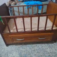 سرير اطفال • لحد ١٠ سنين • نضيف