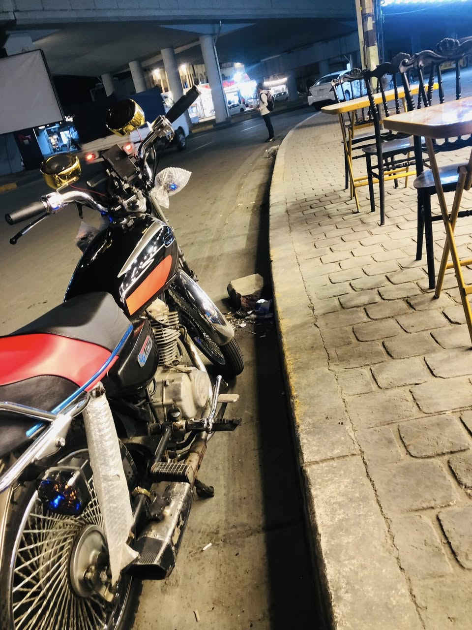 سلام وعليكم شباب دراجه للبيع مكاني بغداد كلشي شغال بيه بدون اوراق سعر400وبيه مجال الرقم ***********  ‏واستاب ￼￼￼
