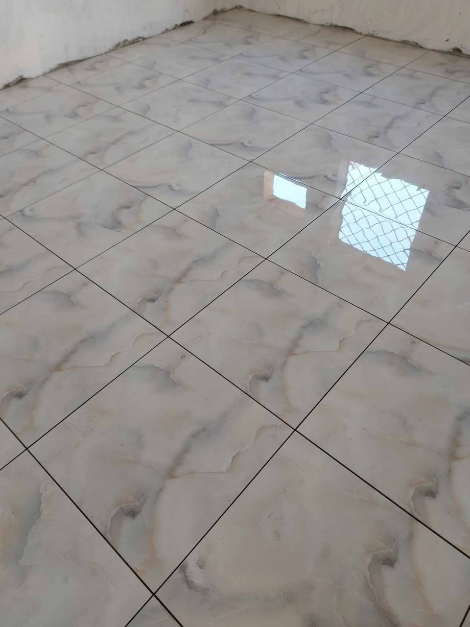 السلام عليكم خلفه سراميك ارضي + جداري + واجهيات للستفسار اتصال ع رقم ***********
