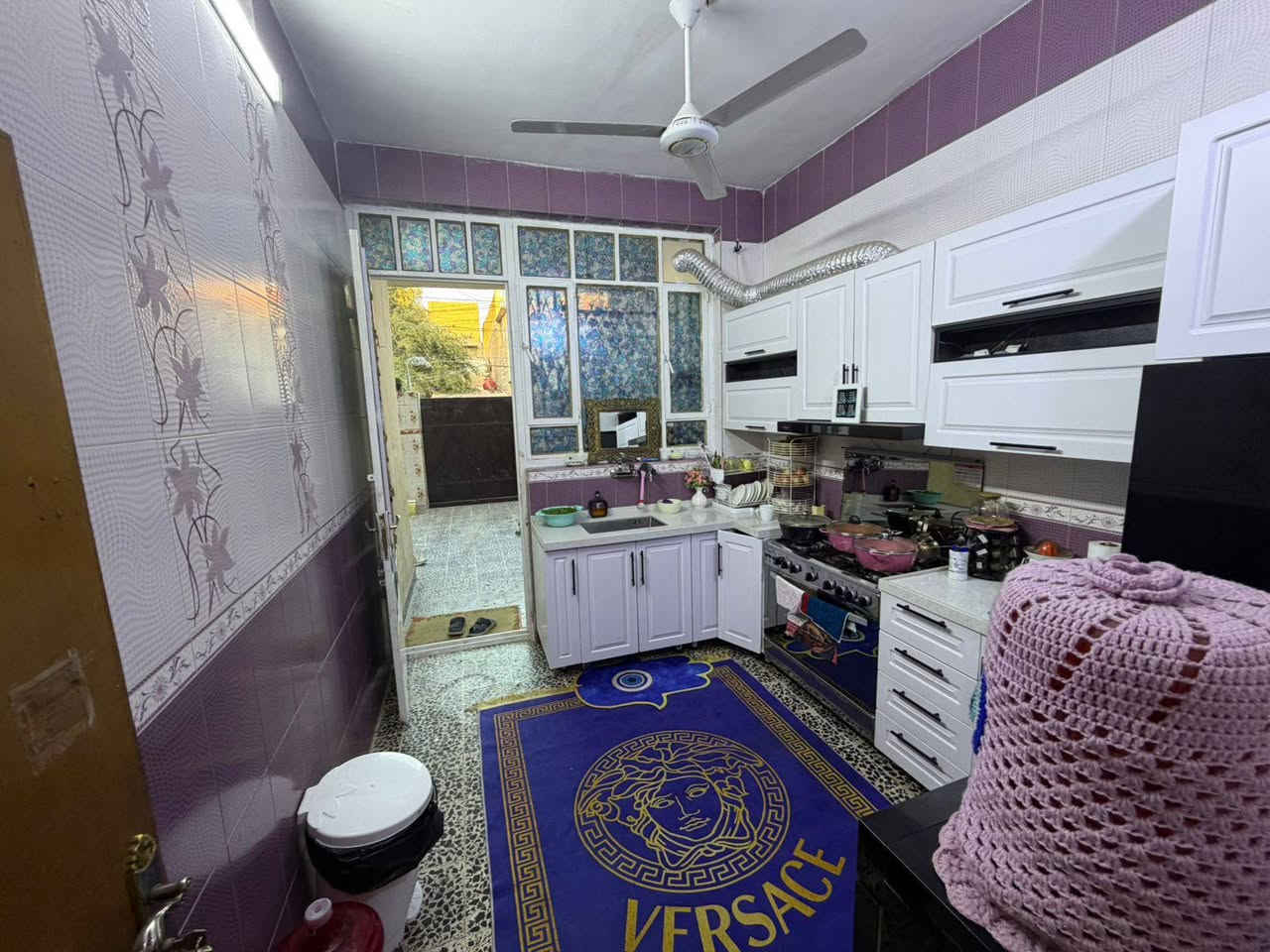 سلام عليكم ورحمه الله وبركاته
البيت البيع المساحه 150 متر الوجهه 7.5 النزال 20  البيت ثاني قطعه بصف الركن عن شارع 25 مال السوك الصبات 

حي اور فلكه صباح الخياط خلف عمار ابن ياسر 

أو خلف سوق الصبات محله 327  مربع الضباط 

استقبال ومطبخ وصاله 4 نوم وبيتونه 3 حمامات كراج تدخل بي سياره البيت عالي جدا على الشارع 

استفسار *********** 

ما متواجد خاص تحياتي لكم جميعا
