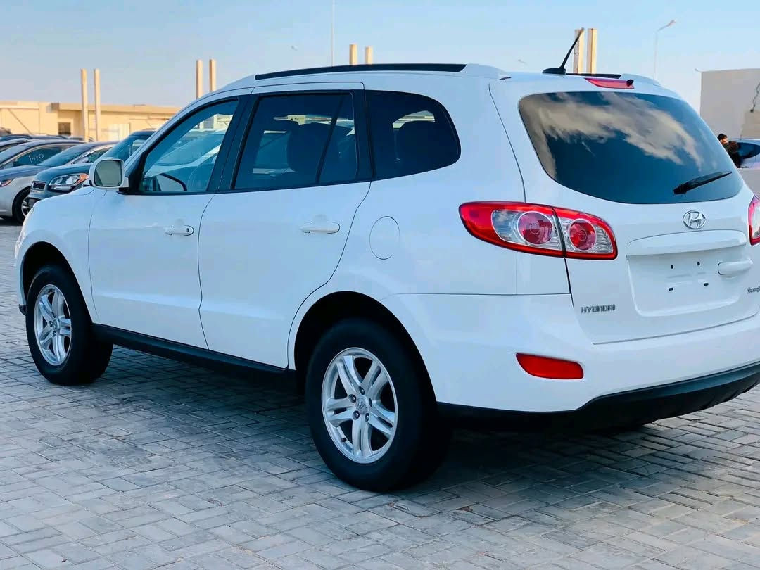 #بسعر_000_18_ألف_دينار_كاش_او_تحويل_بنفس_السعر
لعشاق النظافة والفخامة ✋️😌
❤🔥هونداي.....سانتفي.......
⭐️لون...... ابيض ✅. 
⭐️( خالية من القص والقشره والسوس ) ✅
⭐️إستيراد : كوري 
موديل... 2010
محرك 27🔥✅
⭐الموصفات⭐.  
تحكم كامل ف المقود 
 هلالات وبرشام وسيلكون الدار 
اعتاب الدار  
 لا يوجد بها اي عيوب بإذن الله.   

⭐️مسافه:المقطوعه ..    100 الف كيلو 🔥
 ⭐️قياده وصاله ومحرك الله يبارك🌟
⭐️كمبيو : اتوماتيك 🌟

 ⭐️نضيفه خاليه من الرطوبه والسوس🌟 

⭐️كربون موجود بالكشف ✅ 🌟 

⭐️محرك  كمبيو صاله الله يبارك  🌟 ✅🌟

⭐️تكييف شغال ثلاجه 🌟❄️ 

⭐️خالية من العيوب   تماما 🌟
نـوع الوقـود : بنزيــن - Gasoline⛽️
#طـريقـة الدفـع : گـــاش - Cash 💰💵
_____________________
للإستفســار أگـــثــر ↘️⬇️↙️ 
0921645531
واتساب 
092-1645531


**إذا كنت صاحب هذا الإعلان وتريد حذفه لأي سبب، رجاءا أرسل رسالة إلى الدعم الفني**