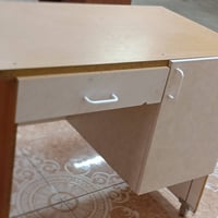 ميز مكتبي • ميز مستخدم • ميز نظيف • ميز مكتب • مكتب مستعمل • أثاث مكتب...