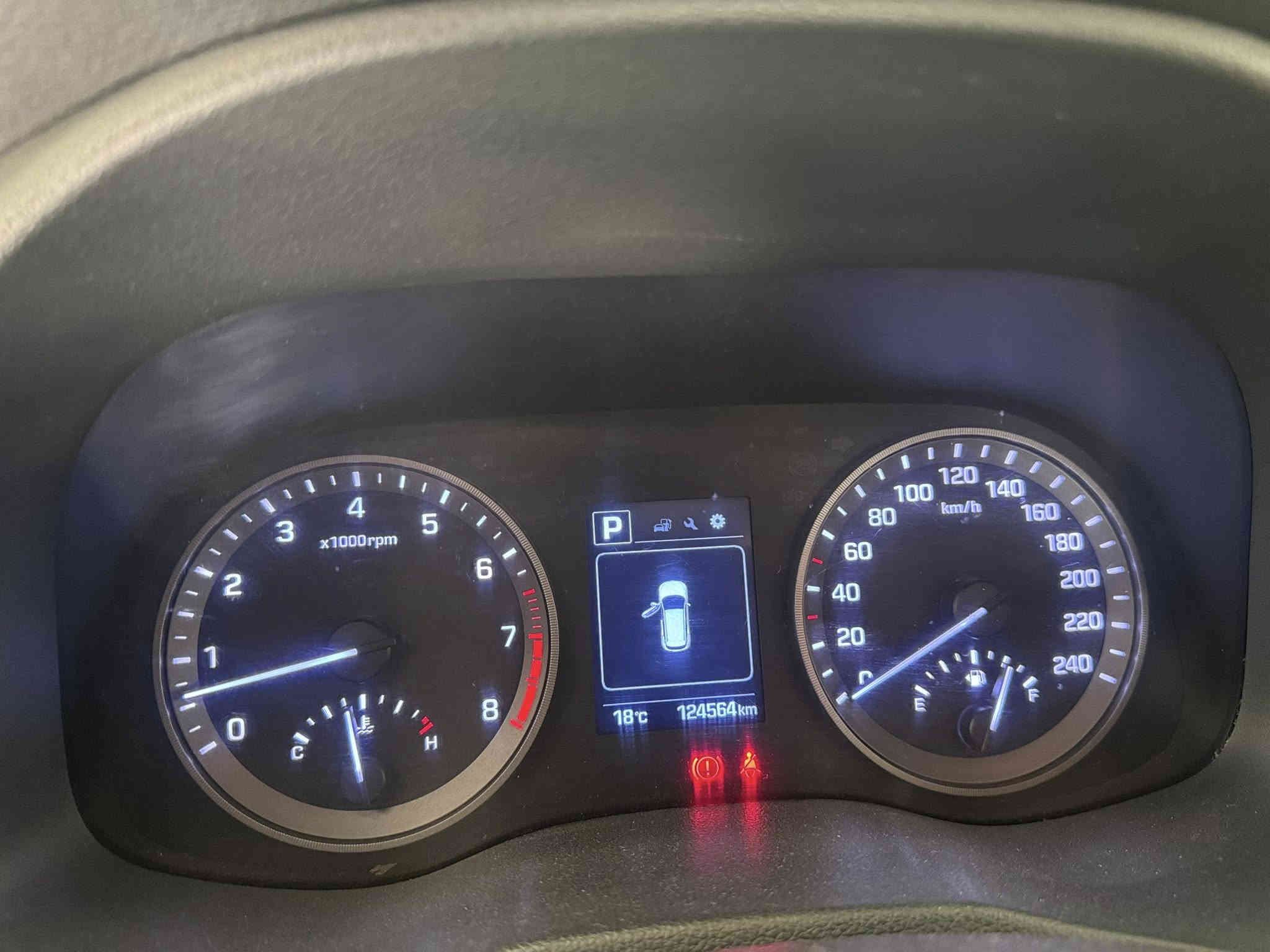 السلام عليكم 
للبيع توسان 2018 خليجي
السعر 193 ورقة
بيها بارد بالباب الايمن الخلفي وتكحيل كارت
رقم بغداد بإسمي
سياره مابيها اي نقص
شاشة كبيرة
كاميرا خلفية
يدات نيكل
مري شفط مع اشاير
لد نهاري
تحكم ستيرن
كشنات جلد
تطعيم الداخل صاجي
ثلاث وضعيات قيادة (سبورت,عادي,ECO)
تبريد قطعتين 
مكينة 2000
ماشية 124,500 كم قابل للزيادة
(مرفق صور السونار من اشتريتها سنة 2024. نفس الملاحظات)

للاتصال ***********
العنوان: كرادة خارج
