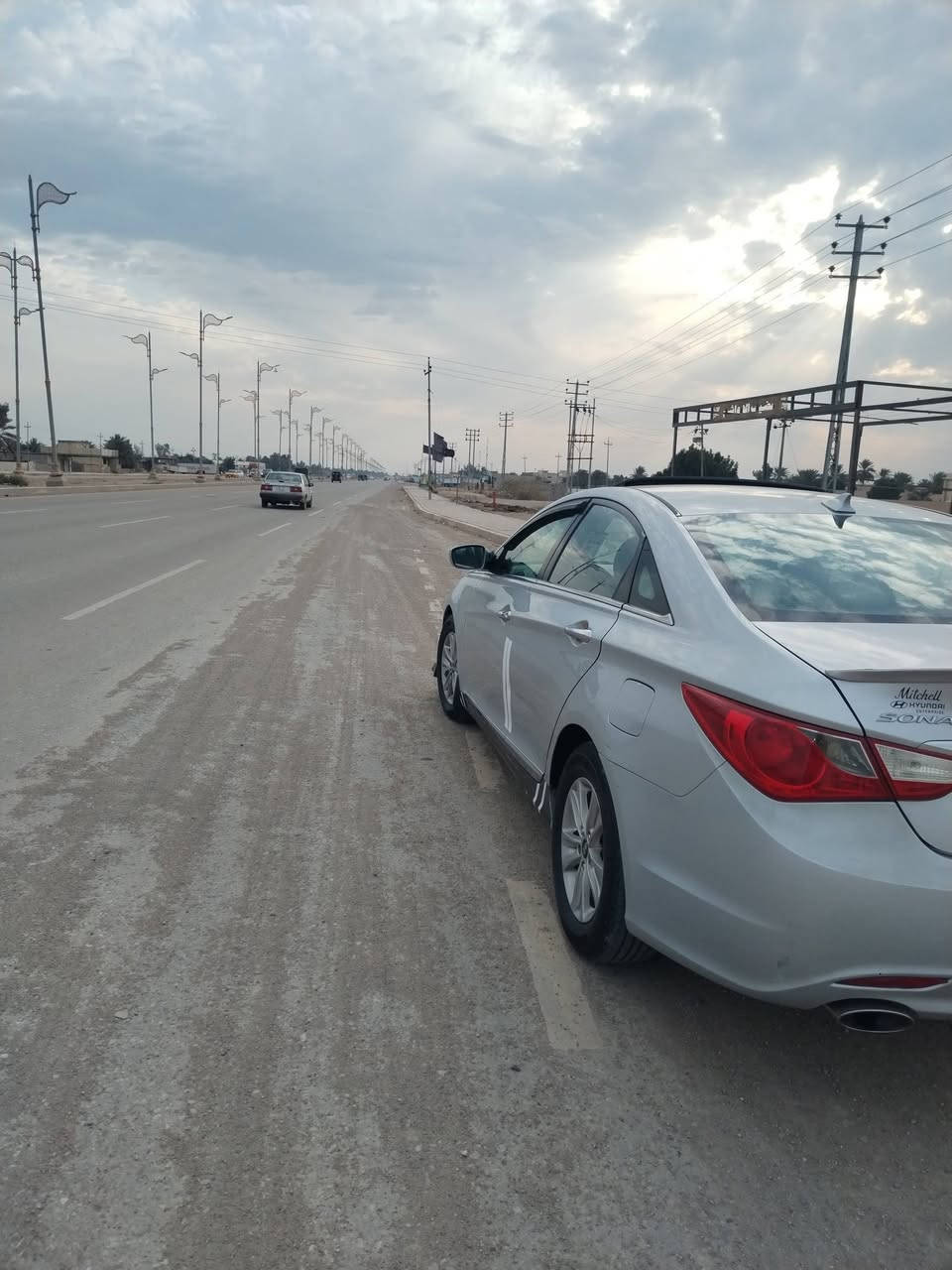 السلام عليكم
سوناتا 2012 وارد امريكي للبيع 🚗

_ رقم بغداد الدولي وشرط التحويل 

فول موصفات:-
_ محرك 2000 تيربو ✈️
_ فتحه سقف
_ بصمة تشغيل+ ابواب
_ شفتات استرين
_ تحكمات استرين
_ دبل كزوز 
_ شاشه +كامره  بلادي
_ كشنات جلد مطعم بمخمل بلادي
_ يدات نيكل 
_ كرسي السائق كهرباء
_ سستم صوت+دمام Dimension بلادي
_ مانع انزلاق
_ نظام ABC
_ نظام يكو ECO
_ مثبت سرعه
_السياره بعد بيه مواصفات التيربو معروف تجي فول/فول

ملاحظه:- السياره ليبل واحد بيه 3 قطع صبغ مبينات بالصور + بارد  وسونار موجود بالمشور

_ السعر 110💲 وبيه مجال شي بسيط

_ مكان السياره واسط /ناحية الشحيمية 🏡

_ السياره جاهزه مابيه اي نقص اقره التفاصيل وسونار يمك واخابرني

_ الاستفسار *********** 📞
