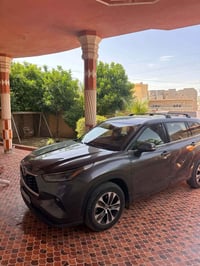 تيوتة هايلندر ٦سلندر بانزين موديل 21 وارد أمريكي فول مواصفات رقم شمالي...
