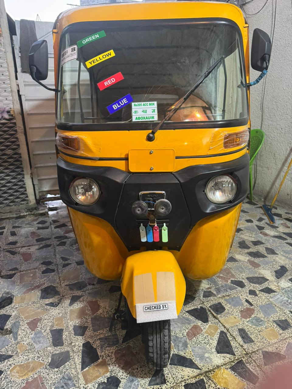 السلام عليك تكتك 22كفاله كشر ومكينه حتى زنجيل ما مفتوح بيها حتى البلك مال الشركه بيها تكتك الف متذب عليها رقم بغداد انكليزي لوحات انكليزيه كفاله السعر ٩ ونص وبيها مجال قليل ***********
