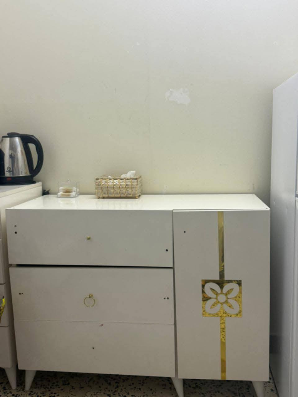 لللبيع
٧ قطع غرفه نوم تركي ابيض سعر ٣٥٠
٦ قطع غرفه نوم تركي جوزي سعر ٥٠٠ 
وبيه مجال ع خاص 
الرمادي التاميم يم دعاء سنتر
*********** للإستفسار
