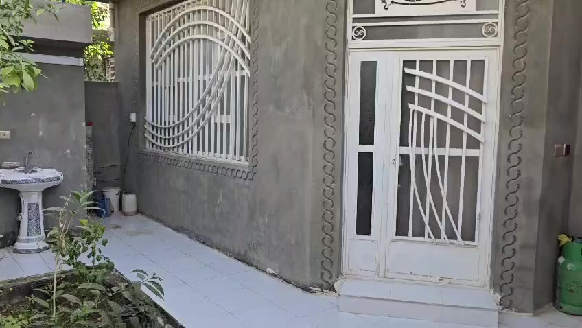 ياالله اللهم صل على محمد وال محمد عرض جديد دار للبيع طابو زراعه سند ٢٥ تحويل  مساحه ٢٠٠م يحتوي على غرفتين نوم صاله واستقبال ومطبخ حار وبارد كراج سياره حديقه بيت نضيف وجديد بناء ٢٠٢٥ كربلاء طويريج طريق الخيرات حي الزهراء الاستفسار مراسله صفحه او الاتصال على الارقام التاليه او مراجعه مكتب سيد علي بدايت شارع ٤٠ 
***********
