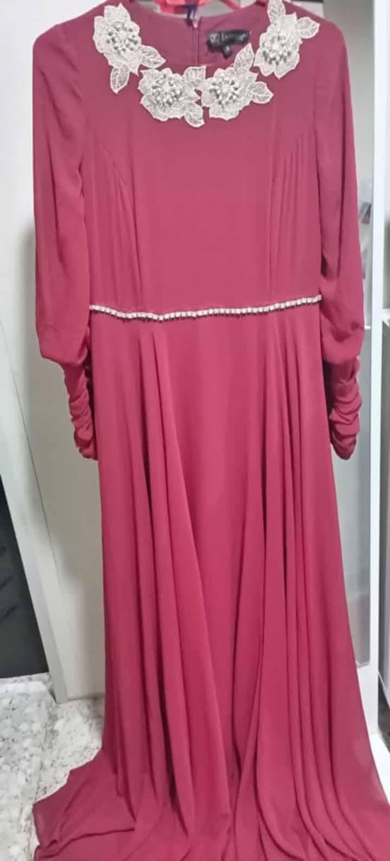 فساتين لبسه وحده واكو جديد 
عندي احذيه وجنط يدويه


**إذا كنت صاحب هذا الإعلان وتريد حذفه لأي سبب، رجاءا أرسل رسالة إلى الدعم الفني**