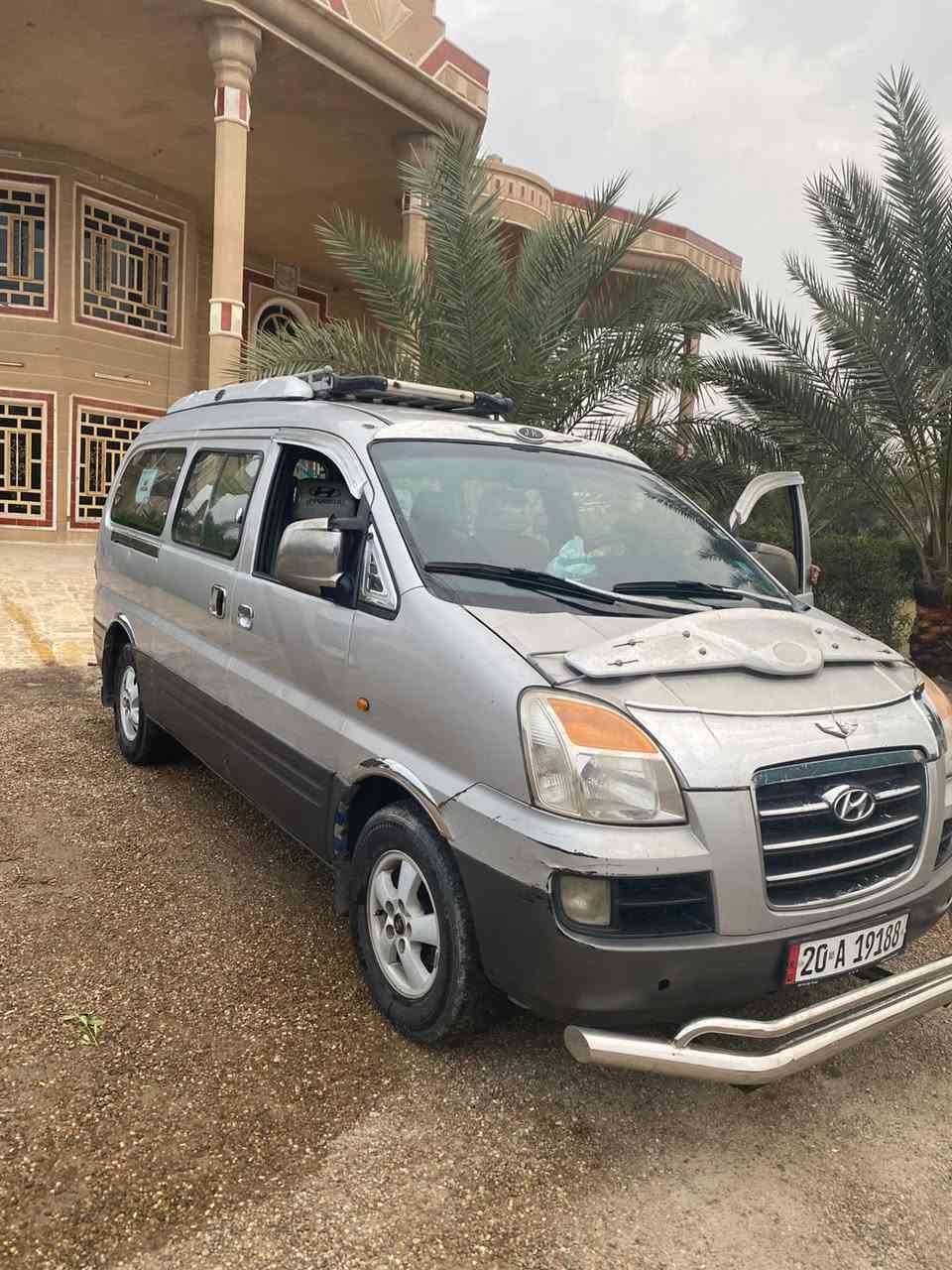 السلام عليكم استاركس ٢٠٠٧ محرك صار ١٥ يوم معمر شواصي بلاديه تدفئه وتبريد ثلج كهربائيات كلها ابلاديه شغاله قرفتها كلش نضيفه صدر جديد حداديه كلها جديده 100% مصفره هيئه ومرور بأسمي تحويل ثاني يوم رقم انكليزي سنويه لسنة٣٠ سياره مال جناي كبل للشارع الف ماتخلي عليها
مكاني الانبار الگرمه سعرها 90وبيها مجال 
هذا رقمي ***********
