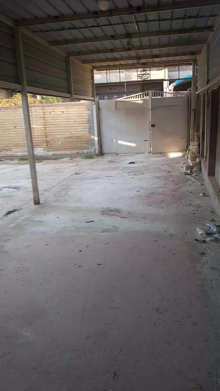 دار للبيع طابو زراعي سند 25 مساحه ٢٥٠ م الدار قديم بس ينسكن بي حاليا ناصي عن الشارع طبعا شارعه ٨ م يحتاج بعض الترتيبات بس بسعر مغري ٩٥ مليون قابل للتفاوض طابق ونصف كونكريت مسلح طابوق جمهوري غرفتين نوم واستقبال وكلدور ومطبخ ومجمع صحيات متكامل مع مناور داير مداير البيت فقط البيت ناصي العنوان حله جزائر خلف مستشفى الحياه للاستفسار الاتصال على الرقم التالي واتساب ايضا *********** بالمناسبه ابيعك كاع لكن ينسكن بي حاليا ومستأجر ب350 الف تريده سكن تريده استثمار
