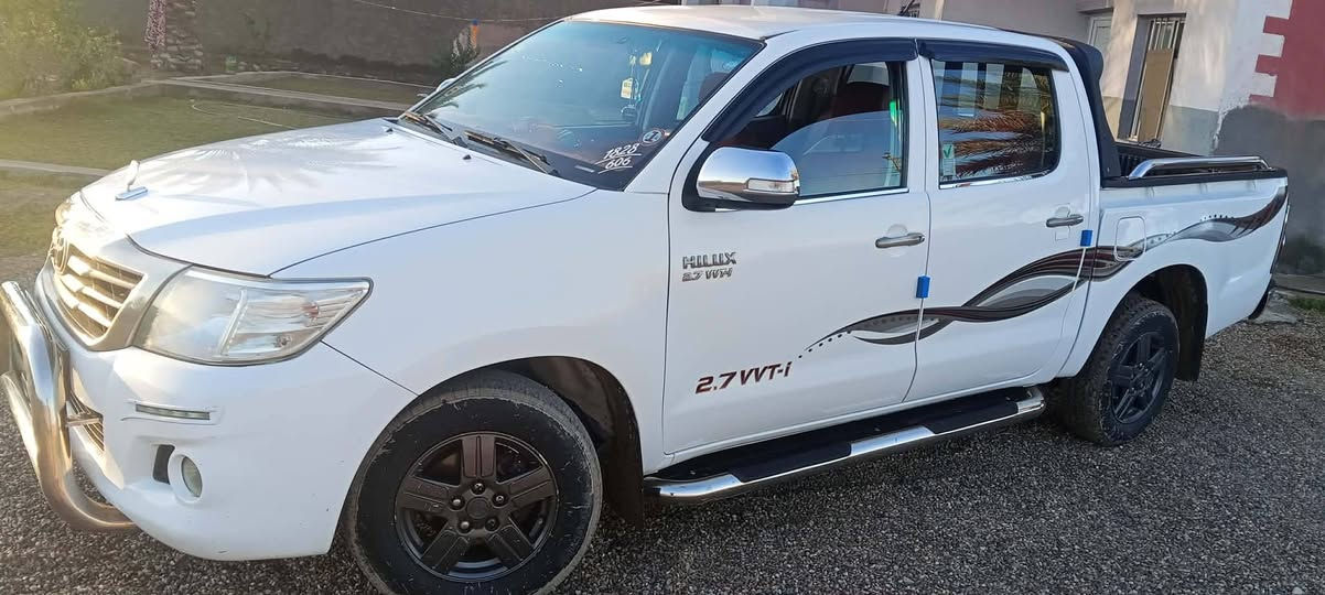 سلام عليكم.
للبيع تيوتا بيك اب دبل مديل 2013 وارد خليجي رقم سليمانية 
على وضع الشركة بلادي 
محرك كير اكسل شرط 
ماشية 195 حقيقي 
السعر 212 بي مجال بسيط
العنوان القائم 
***********
