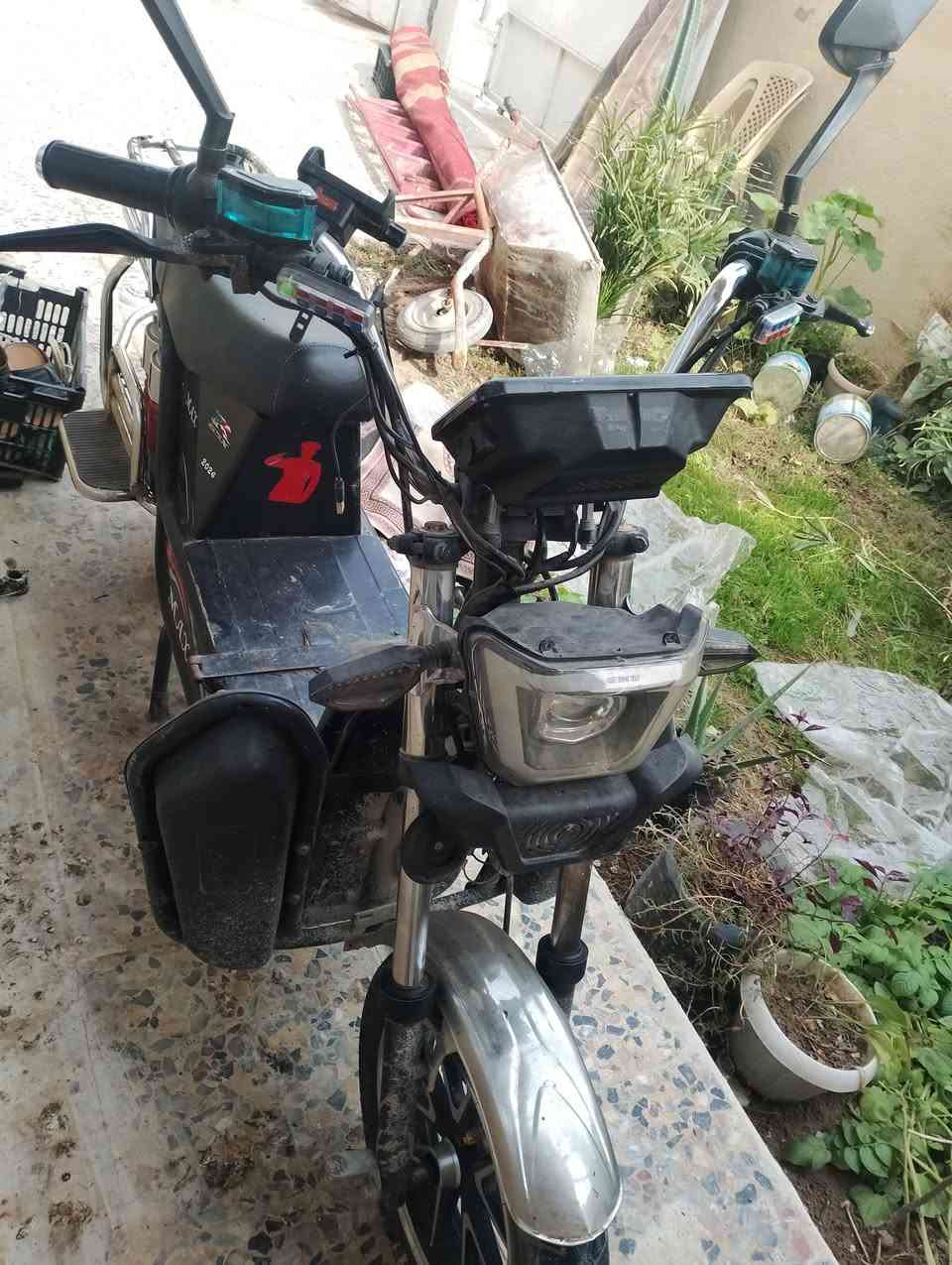 سلام عليكم عندي دراجة شحن هارلي كبيره موديل 24 500او مراوس دراجة نارية 140عنوان بغداد الراشديه مقابيل جسر الحسينيه ***********
