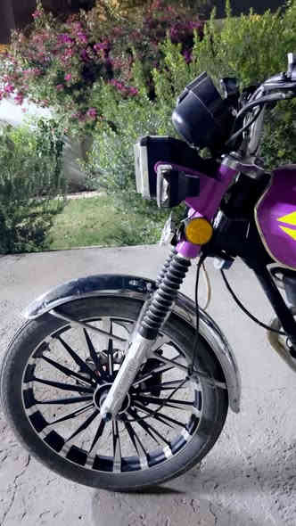 السلام عليكم للبيع دراجه سيفان 2025 خمسه كير ماشيه 4 الاف كلش نضيفة وحلوه سولنك الاصلي الله يشهد مابيها رجه وناعمة  رايدهه بـ 800 مكاني بغداد قرب جسر المثنى اوراقها كاملة رقمي ***********
