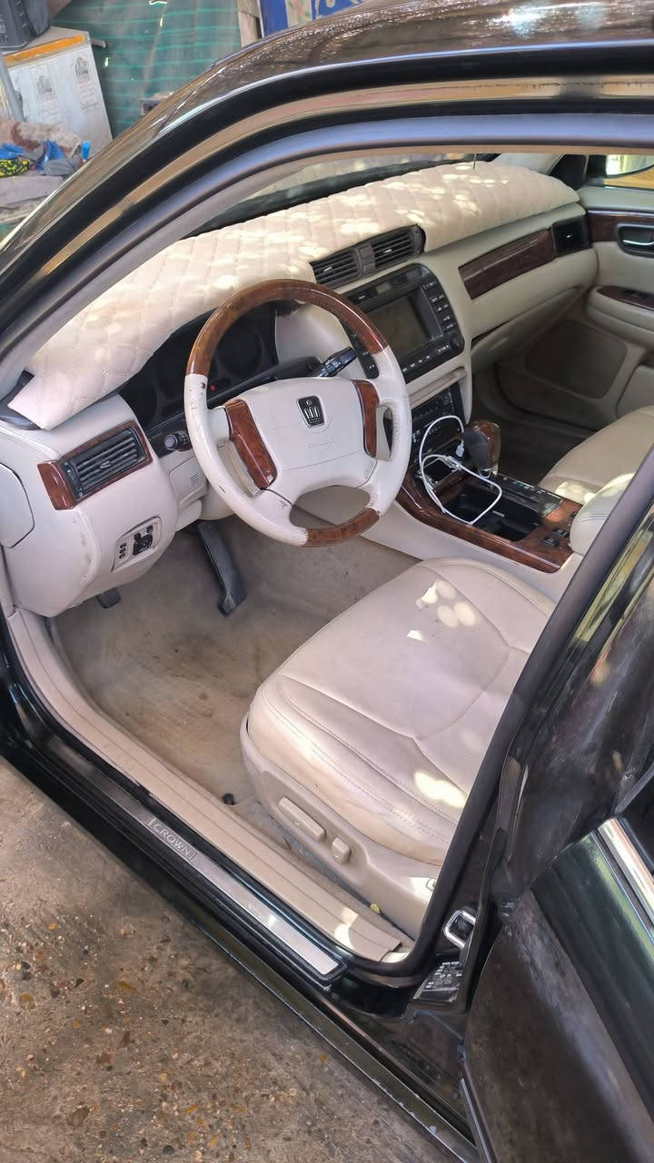 السلام عليكم للبيع
كراون ملكه 
السياره مديل 2003
السياره لونين لون اخضر زيتوني واسود
بل سنويه اخضر زيتوني 
دوشمه جديده 
تبريد 
كشنات كهرباء 
3 دكم
برده 
ديفور. الجبير 
 
كهربائيات شغاله 

مكفوله من النقل والكص 
السياره كامله قرصها ومدفوع كمارك وكاله ام الباركود باقي بس عل رقم 
سعرها 95 وبيها مجال 
رقم كركوك 

مكانها النجف الأشرف

***********
