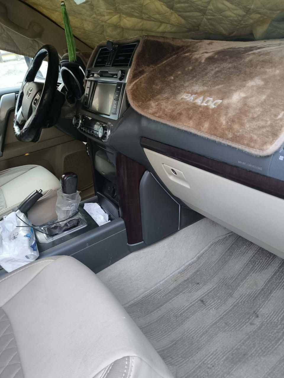 للبيع مكلف بالنشر
نوع برادو موديل 14 لون اسود 
فول المواصفات مكفولة من الصبغ والبارد 
رقمها بغداد محرك  6 سلندر  هزة ورقم جديد  السعر. 330  $   دولار  بصمة وتشغيل عن بعد.  نوع. Vx   أعلى فئة
للتواصل عبر هذا الرقم فقط 
***********
