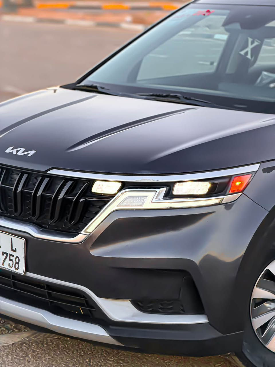 السلام عليكم من رخصت الادمن المحترم..
صلوا على الحبيب محمد 😍..
KIA CARNIVAL ((2022))
للبيع او المراوس كيااا كرنفال موديل 2022 وارد أمريكي حادث  جاملغ خلفي وقبق جنطة وبلعراق صار بيها قطعتين بلااااا أيرباااااك والباقي كفالة السيارة كل نقص مابيهاا عليها أدامة كاااملة 
مواصفات..
محرك 6 سلندر.
7 راكب+كراسي قابله للانفصال.
سايد بريك دكمة.
منافذ شحن بكل مكان TPC وUSB.
3 قطع تبريد+تحكم تبريد ب Application خاص
كاميرا دوار خلفية+أمامية+سطحية+جانبية بتقنيه 360 درجة.
نضام سكيورتي كامل.
نضام UVO.
نضام مانع تصادم+مانع أنزلاق.
نضام ECO مدمج ب 3 أنضمة قيادة.
نضام توقف الذاتي+PARKING.
شاشة مدعومة من شركة MICROCOFT من نوع OLED.
تطبيقات و GBS ونضام APPLY CAR PLAY.
شاشة صغيرة ((شاشة إعطال ومعلومات القيادة)).
السيارة جاهزة من كل النواحي وبل اضافة عليها طبقة حماية ((نانو سيراميك)) مع الضمان  رقم بغداد دولي تحويل مباشر هزة جديدة سنوية لغاية ((2028))……
السعررررر((197)) وبيهاااااا مجااااال…
للأستفسار:***********
