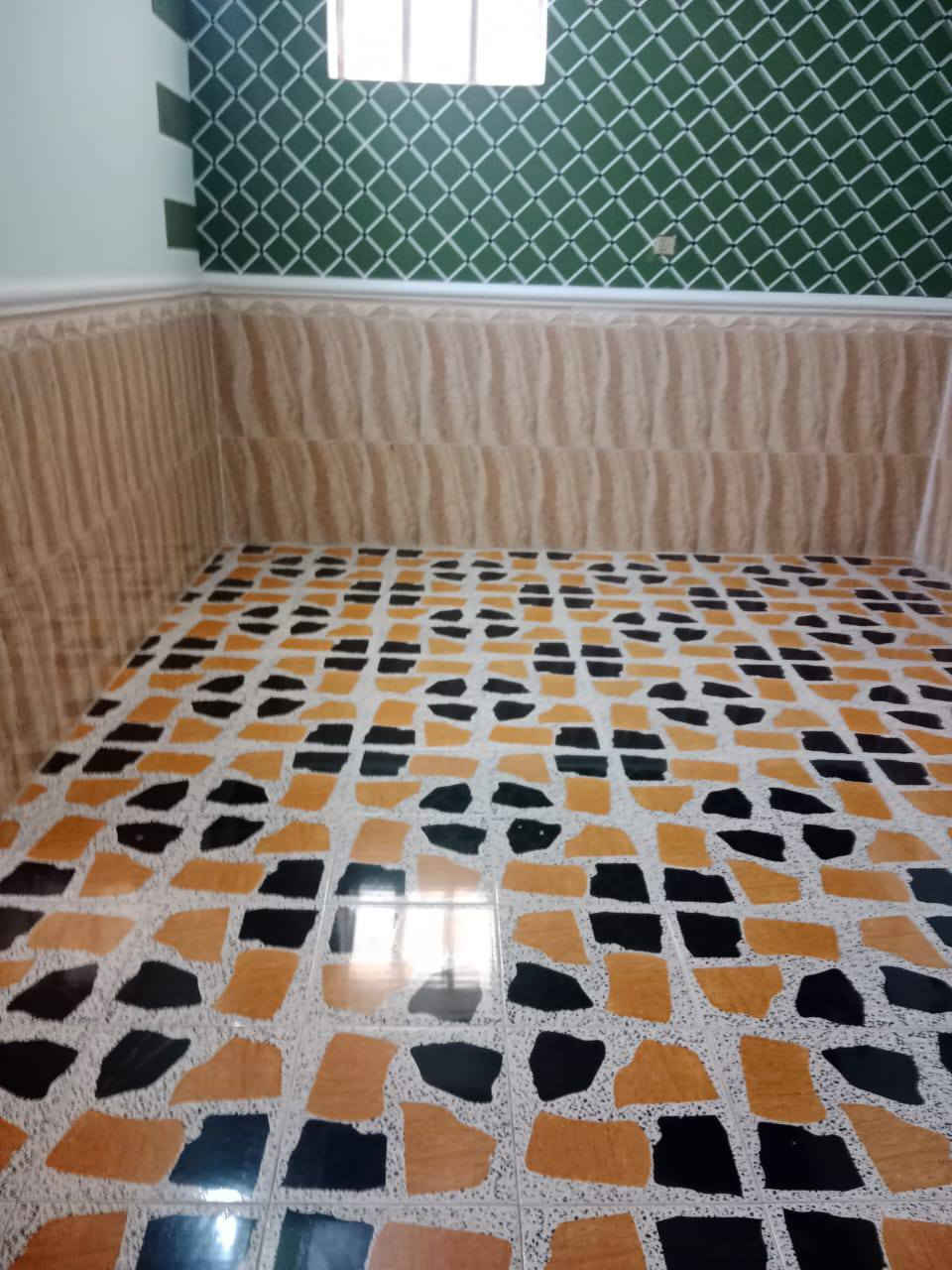 بيت لليجار مساحه 225 الرمادي حي الجمعيه قرب مطعم حجي زياد وقرب جامع اهل البيت للستفسار اتصل على رقم ***********

