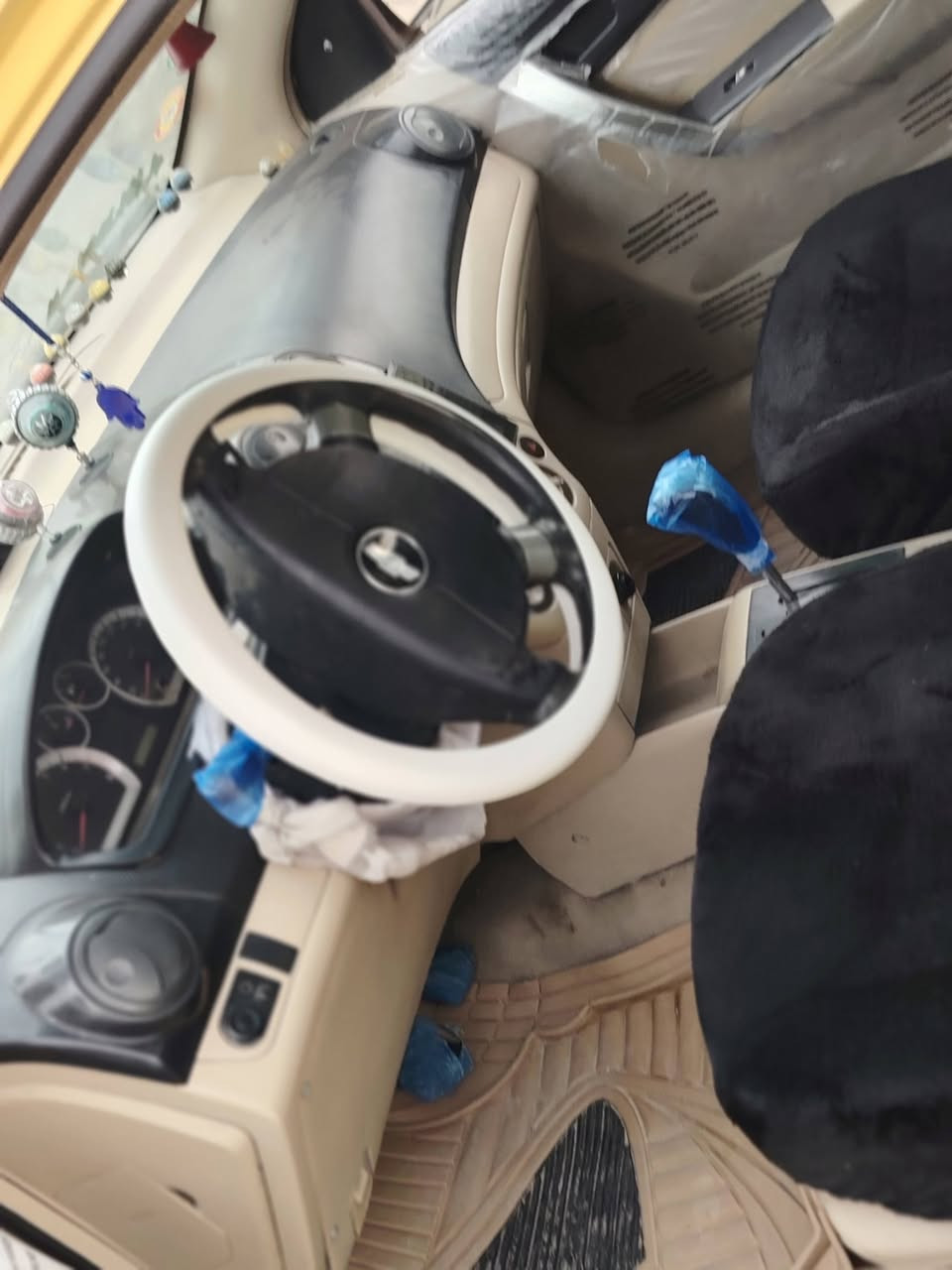 السلام عليكم ورحمت الله وبركاته سياره افيو خليجي تكسي الفين وهدعش نضيفه رقم انكليزي سيار خير من الله كير مكينه خير من الله شاشه منضومه زنون حداديه ٨٠٪100مداور ثاني يوم المكان السماوه قضاء الخضر. رقم الهاتف. ***********
