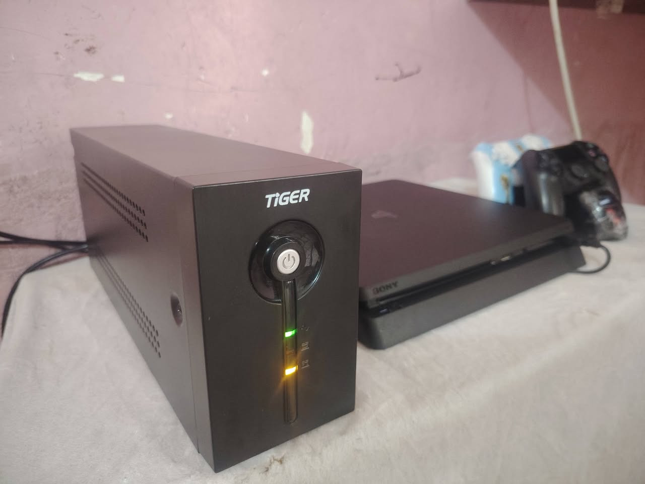 السلام عليكم ورحمة الله متاح بلي فور سلم نص تيرا مهكر نضيفف كلشي نضافه 100/90 لامفتوح أبدا شرط الفحص اذا بيه خلل فلوسك مرجوعه ويا العاب مثل ماموضح بلفيديوا وياه جوستك العدد 2 وحده اصليه وحده تجاريه وياه ستاند شاحن مال الجوستك وياه يوبي اس حجم 850 نضيفاة وجديداة وضمان شامل من كل عطل ملاحضه كل شيئ نضيف وجديد استعمال قليل اقل الشهر. (السعر 320 وبيه مجال للشراي) :مكاني كربلاء طويريج سياحي: رقمي /***********/
