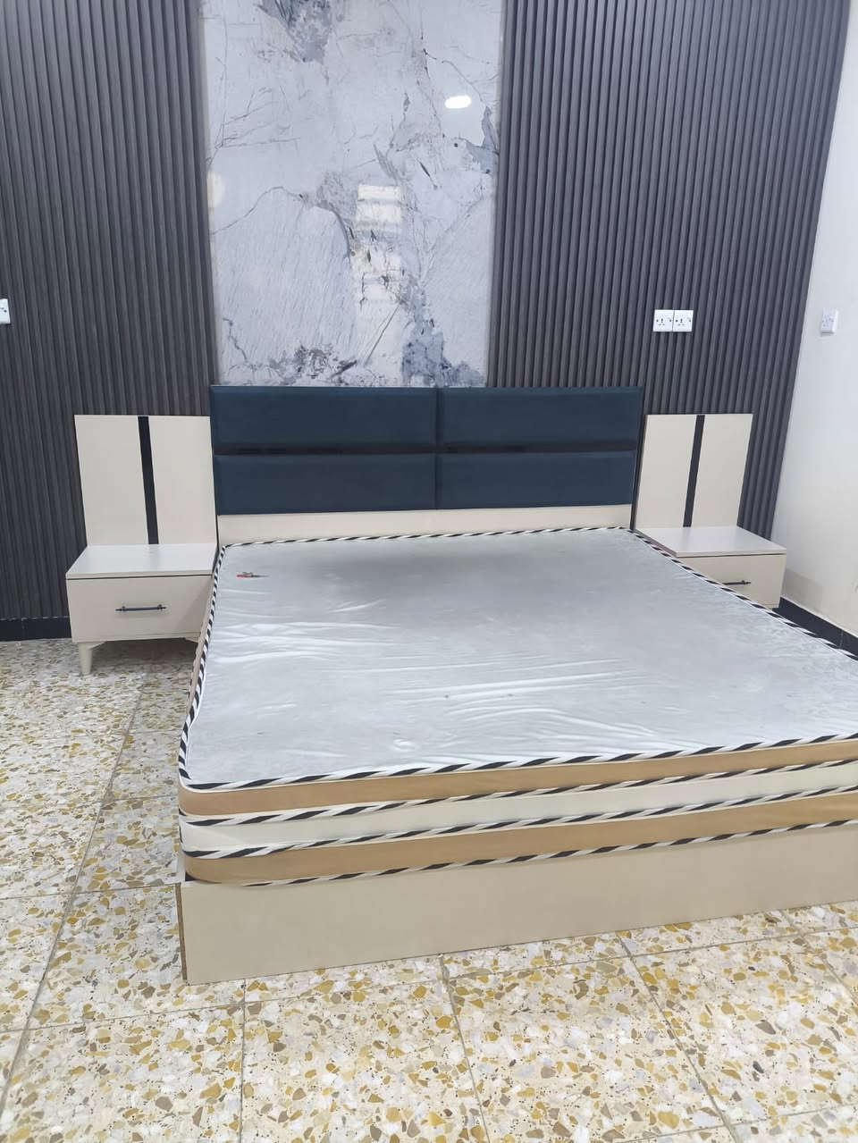 غرفة نوم للبيع نضيفه كلش  ***********
