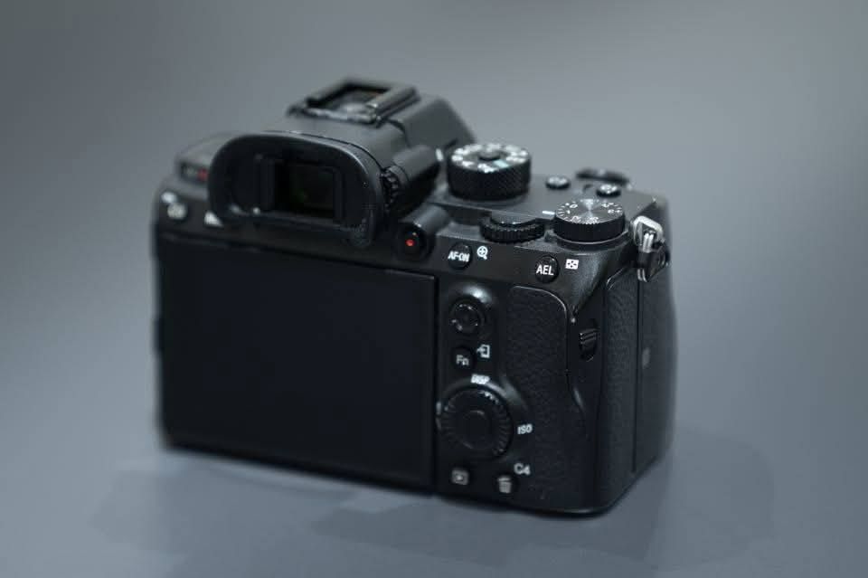 للبيع  SONY A7RIII
التواصل ***********

نظيفة كلش
شتر 70 k 
السعر قفل قفل 1450

ملحقات كارتون وشاحنة وبطارية

للعلم هذه R3 مو A7III

بغداد شارع فلسطين
