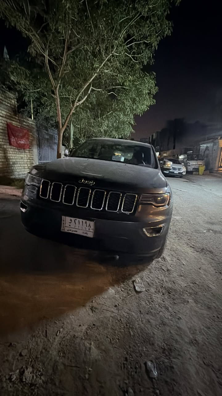 جيب لاريدو 2017 وارد امريكي
السياره حره حاليا 

ضربتهه خفيفه بأمريكا 

وبيها بارد بباب الصدر السياره ماشيه 110 km

بصمه كشن كهربائي 

شاشه جبيره 

كير محرك مكفول
***********
