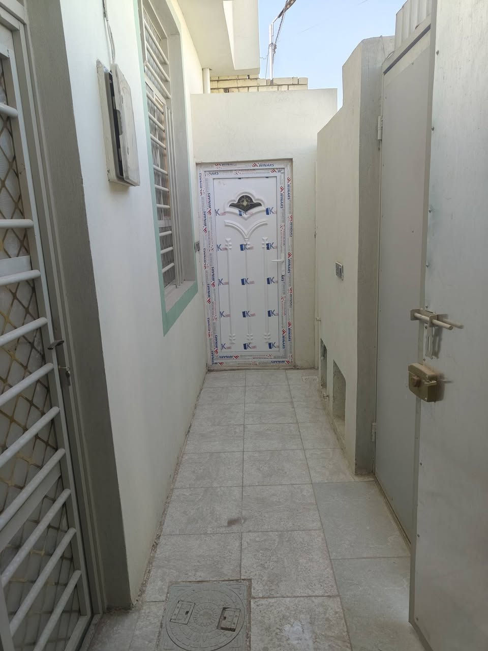 يا الله دار البيع مساحه 100متر مربع طابو زراعي سند 25 تبليط ناره ليليه ورصفه كهرباء شارع 12متر عنوان شارع الاصب عمود 335اخط الاول سعر 42وبيه مجال ***********تتوفر جميع مساحات من عرصات وبيوت
