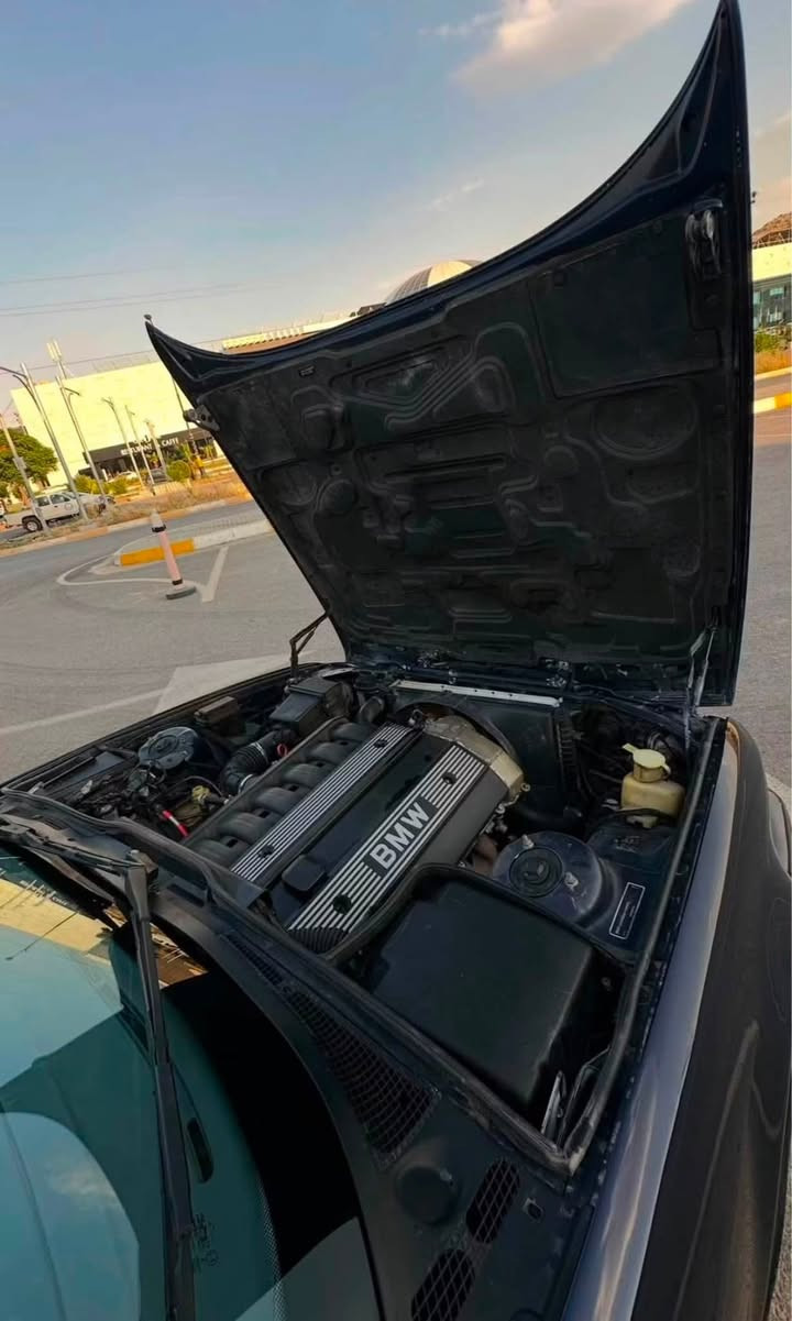 BMW e34 525iA 1995
سڵاو هاورێیان ئەم سەیاره بۆفڕۆشتن 525بیلاد تۆماتیک مۆدیلی 1995جە گێڕو مەکینەو کارەبایەتی بەشەرت ڕەنگی نیلی عام بۆیاخ بێ لێدران چوارتایەو ویلی حەسیری لۆکی لە ژێرە
ABS کوشنجڵد تەلەفونی بیلادی دەبڵ ئێرباگ ناوفۆرمیکا چوارجام کارە با  
Mپێش گەورە دەحامی
 بەناوكردن  وەکالەو خرامە و هەموو شتێکی بە شەرتە 
شوێن سلیمانی  ***********
