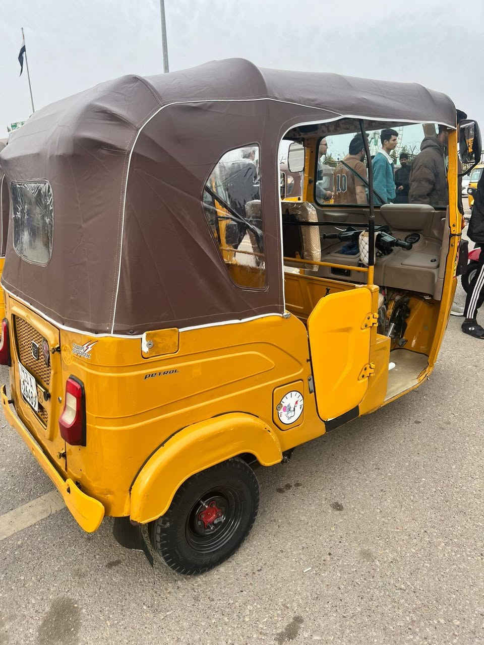 مكلف بل نشر اخوان هاذه رقم  ***********

تكتك خير من يم الله مجفته ستوها مرقم وجهاز بسمي
سعر 7وربع بيها مجال
