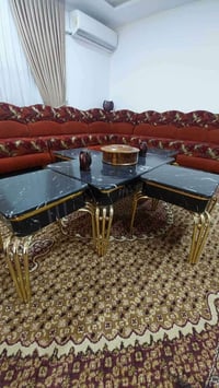 طاولة • ديكور منزلي