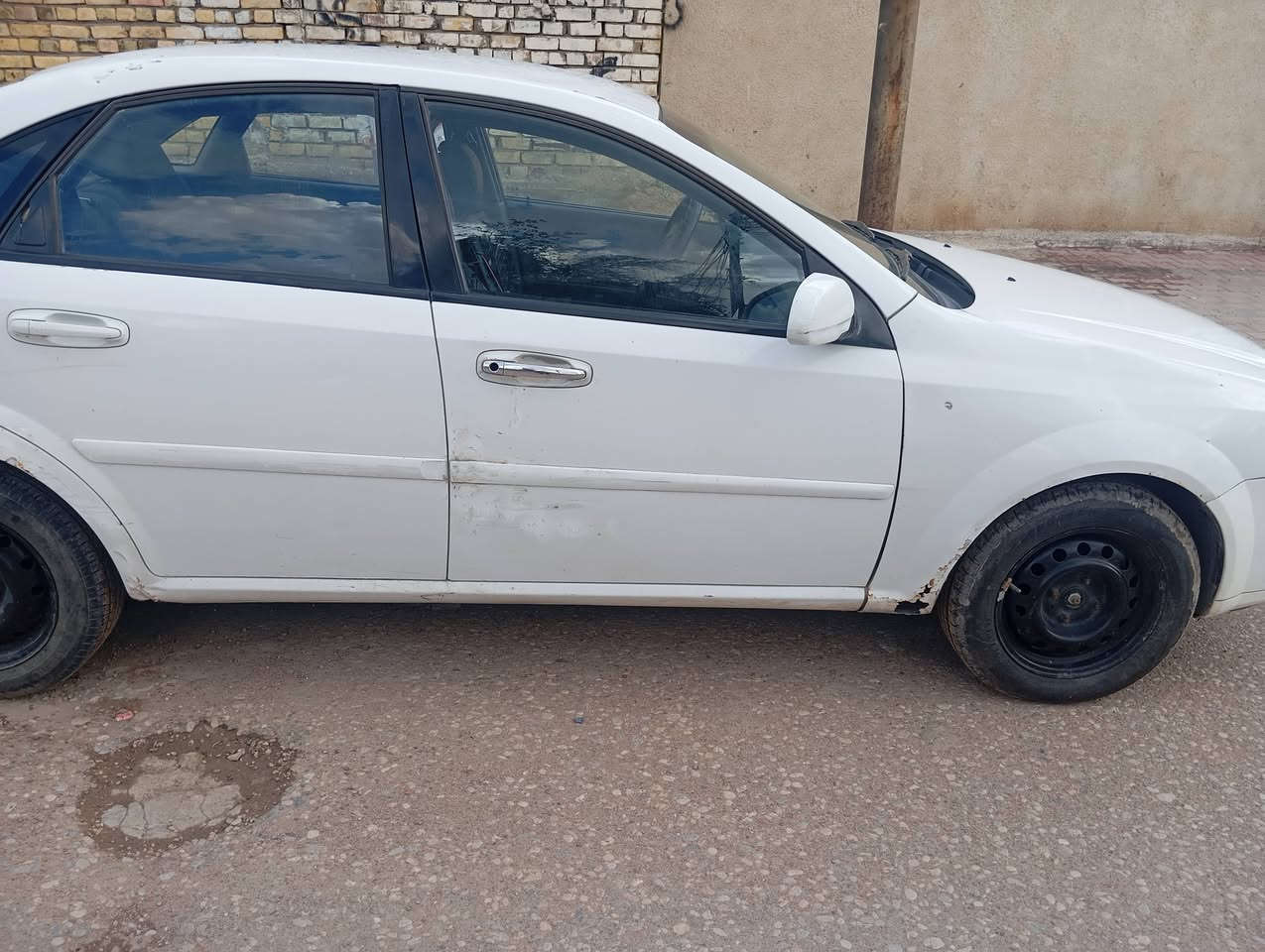 وبتره البيع ٢٠١١ بيه بجم لا دعمه خلفيه ولا كلبه بيع كوم حديد مستعجل عله بيعته ***********/***********
