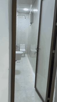 شقه للأيجار حي القضاة طابق اول مساحه جبيره 180 متر للأستفسار *********** وتساب موجود
