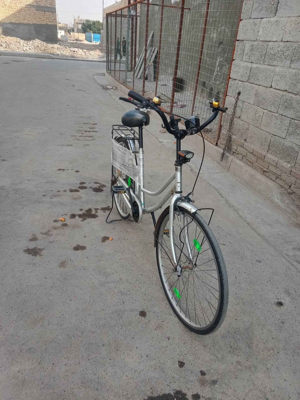 السلام عليكم بيسكل بناتي حجم 26 نضافه 80%ابيع معه الاغراض مكان بغداد الحسينية الراشدية رقم الاستفسار *********** سعر 80 وبي مجال
