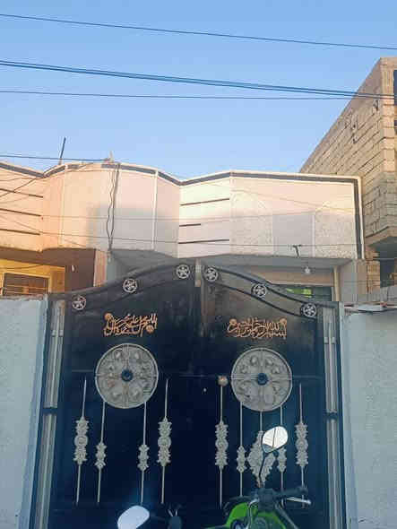 حي الانتصار بيت 100متر زراعي تبليط ماء مجاري كهرباء 5×20 طابق ونصف يحتوي على كراج واستقبال وحولي وغرفة نوم ومطبخ ومنور وبيتونه وصحيات خارجيه وداخليه الحمام والمطبخ سيراميك بيت تعمير جديد كهربائيات جديده كامل ومغسول تجيب غراضك وتكعدالسعر 52 مليون للاتصال***********. بغداد
