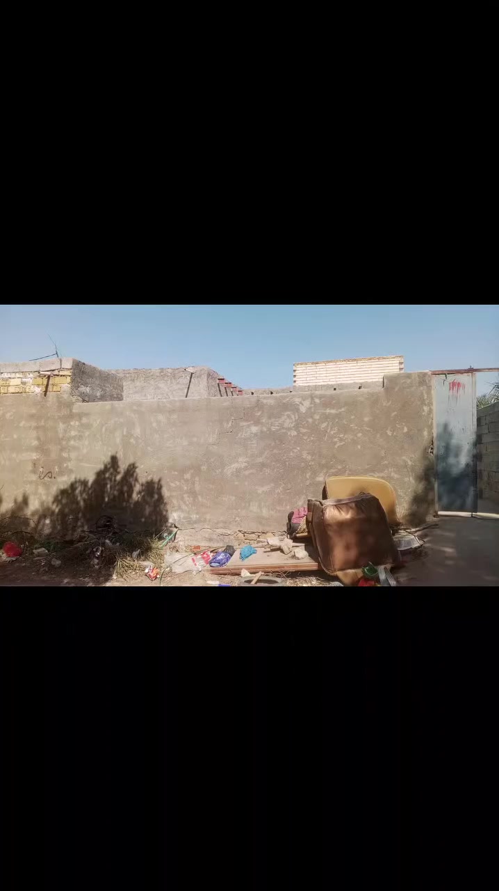 سلام عليكم
بيت البيع 
مساحته 170
النجف الاشرف براكيه شارع المطار شارع علكم 
سعره 16 بيه مجال 
ساس طابوك 
بناين بلوك 
بيه غرفتين 2 
أو صاله ومكشوفتين2 
مطبخ خارجي وحمام خارجي 
ستقبال بس ساس 
تواصل .***********
