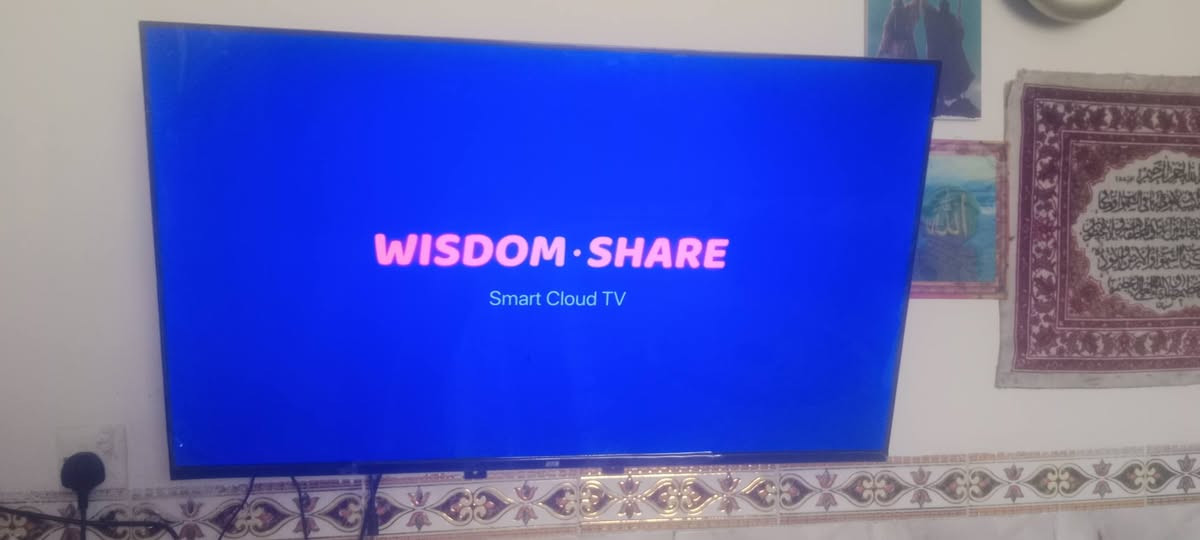 شاشه للبيع ما مستخدمه بس شهر واحد الحجم ٤٣ تشتغل على الانترنيت تشغل كافة البرامج السعر 225 للاستفسار لاتصال *********** والخاص هم موجود
