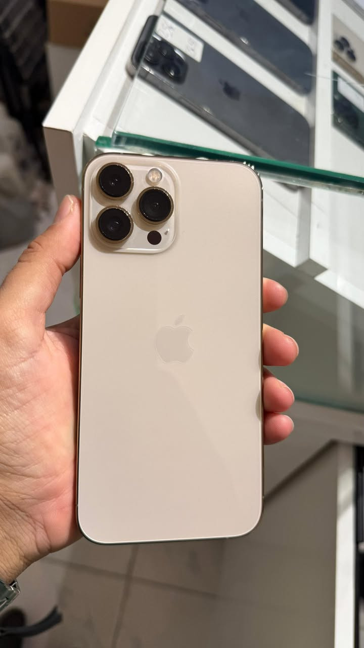 سلام علكيم 
13 برو ماكس 
بطاريه 82
أمريكي 
مامفتوح نضيف 
مكان سماوه 
***********
