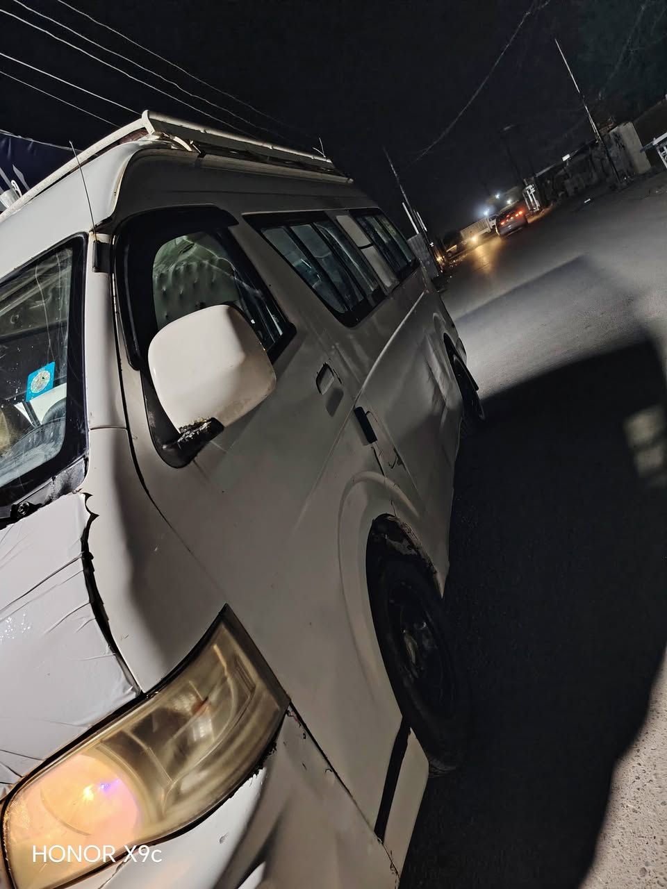 السلام عليكم سياره جنبي للبيع موديل 14  كير محرك بطه كير اوتماتيك دوشمه نظيفه بيهه طخات وضربه بكلايت الورا صدر جديد تايرات الاتصال ***********
