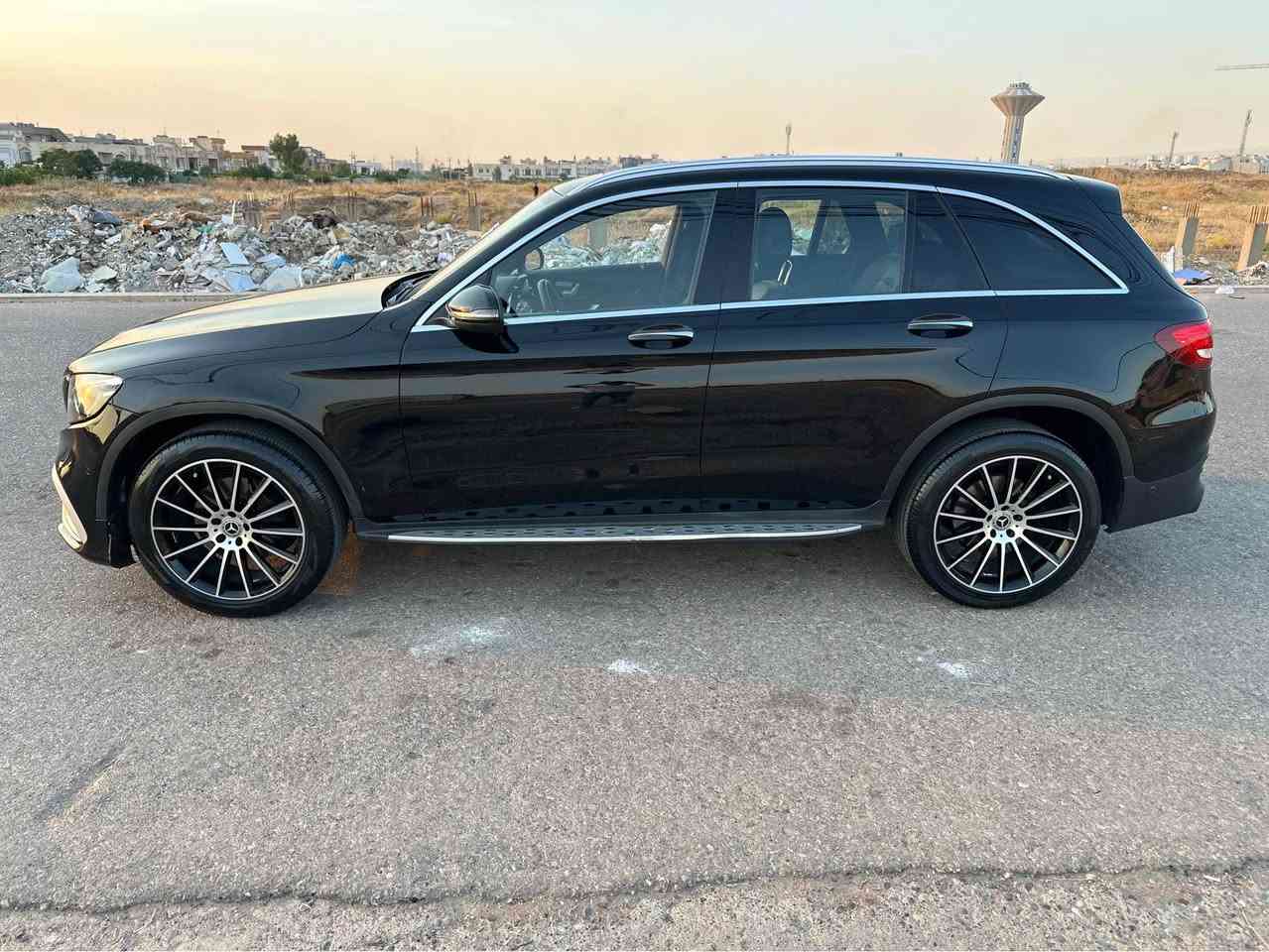 Mercedes Benz GLC 300 AMG 2017 4matic بانزين 
رقم اربيل……….. سيارة باسمي.        2.0 turbo  4 cyl
مواصفات ١/١ فول فول : بصمة , شاشة ، كشنات كهربائي ، خزن ( ميموري ) ، تدفئة، ستيرن كهربائي و تدفئة ، رادار ٣٦٠ ، بانوراما ، اوتو ستارت ستوب ، ٥ مود  ، بريك بصمة  ، تبريد مركزي ، صندوك كهربائي ،…………
السيارة كلين مكفول من كلشي ، بس بهال ١ مكان شبر PDR 
لايتات دايناميك ، مراية شفط ، …
السيارة وارد الماني ضمان دولي (انتربول) ، ،
ماشية : ١١٣،٠٠٠ كم 
محرك و جير و كهربائيات و تحويل و تبريد كلشي شرط✅
سيارة جديد بمعنى الكلمة ١٠٠/١٠٠
مكان السيارة اربيل .
سعر : 238 و مجال
*********** واتساب أربيل, العراق
