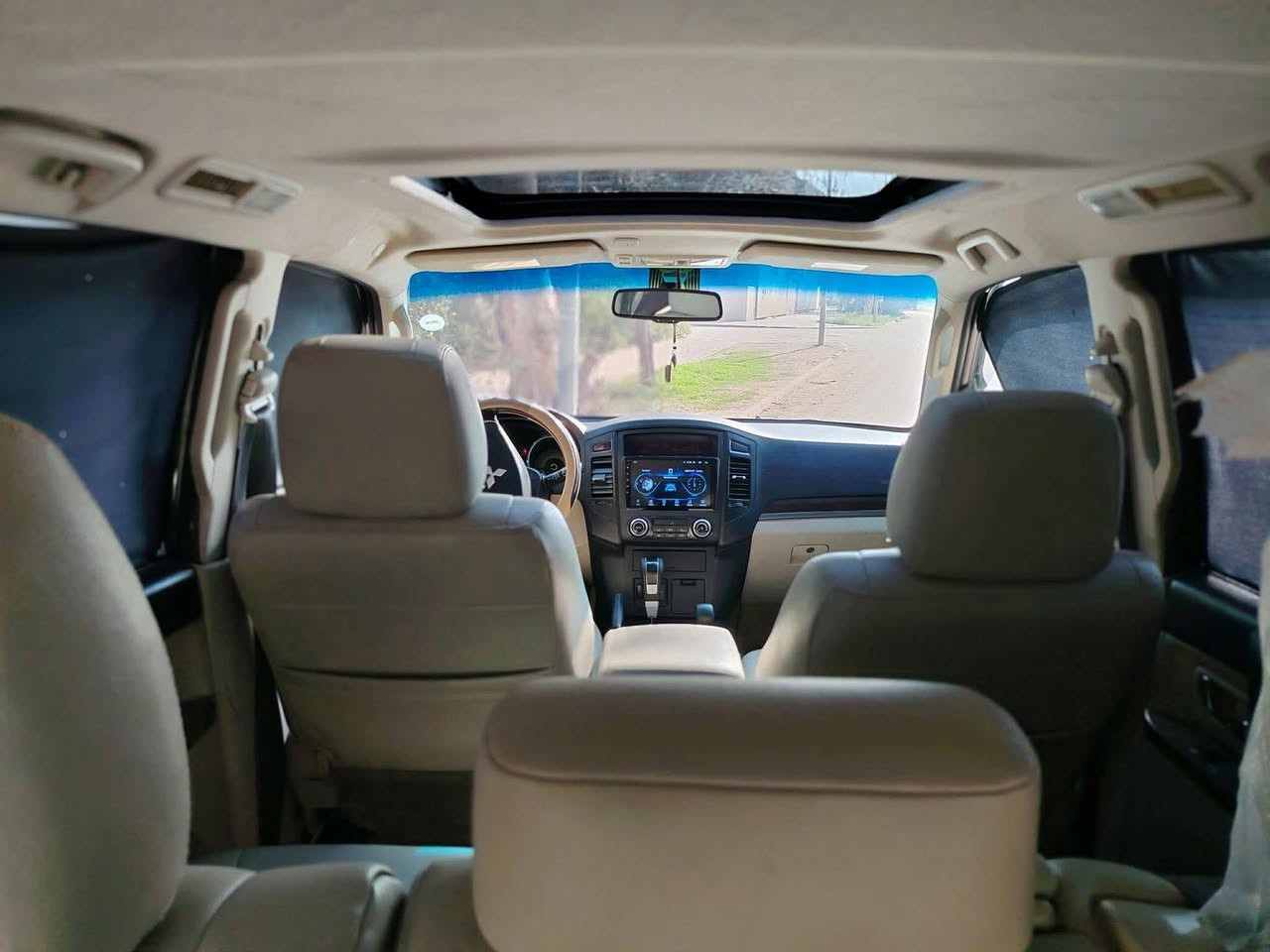 سلام عليكم 
باجيرو2013 للبيع كفاله عامه 
ماشيه ١١٣
العنوان تقاطع النهروان القريه النفطيه 
للأستفسار 
***********
***********
