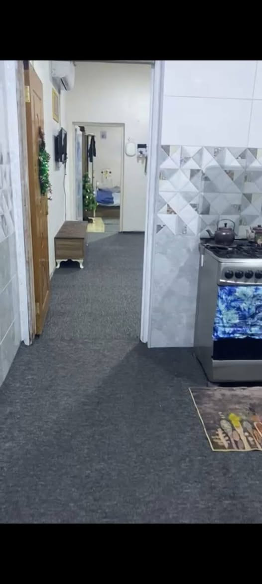 السلام عليكم اخوان بيت للبيع مساحته 80 متر لكن مرتب عرضه 3.5 ×20 عنوانه الزبير خلف المعارض متكون من حمام 1.5×2 ومنور (وغرفة نوم 3.5×5) (وهول 3.5×6.5) (ومطبخ 3.5×4.8 )وحوش بناء بلوك
بيت متكامل من كلشي ارضية سيراميك كلها من الطول للطول حمام ومطبخ سيراميك ارضي وجداري البيت كامل كهرباء راقيه ومرتبه بورد كهرباء يصلح بناء طابق ثاني السقف عكاده مصبوبه جوينات مايخر ابد. رايده17 مليون وبي مجال ‏‪***********‬‏ علاوي ابو الخصيب, البصرة
